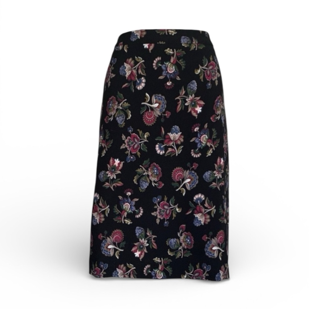 Ann Taylor Pencil Skirt Women's 10, Black, Pretty Floral, textured zip/slit. EUC